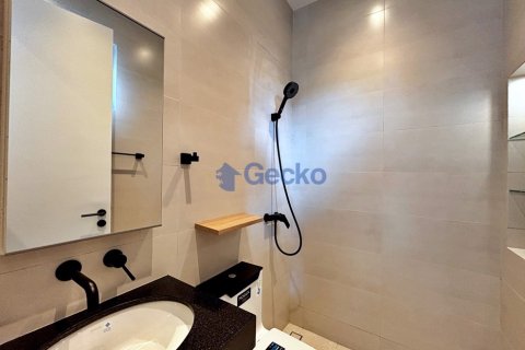 House in Pattaya, Thailand 4 bedrooms № 196636 - photo 28