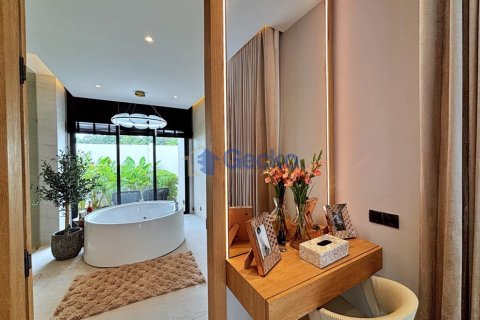 House in Pattaya, Thailand 4 bedrooms № 196636 - photo 23