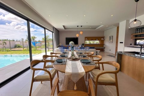 House in Pattaya, Thailand 4 bedrooms № 196636 - photo 5