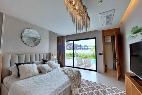 House in Pattaya, Thailand 4 bedrooms № 196636 - photo 21