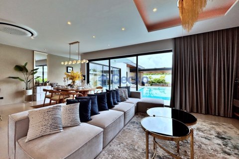 House in Pattaya, Thailand 4 bedrooms № 196636 - photo 8