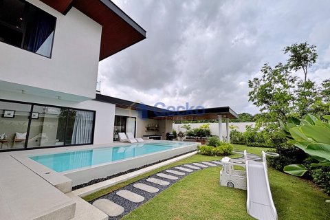 House in Pattaya, Thailand 4 bedrooms № 196636 - photo 3