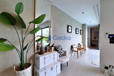 House in Pattaya, Thailand 4 bedrooms № 196636 - photo 16