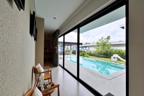 House in Pattaya, Thailand 4 bedrooms № 196636 - photo 19