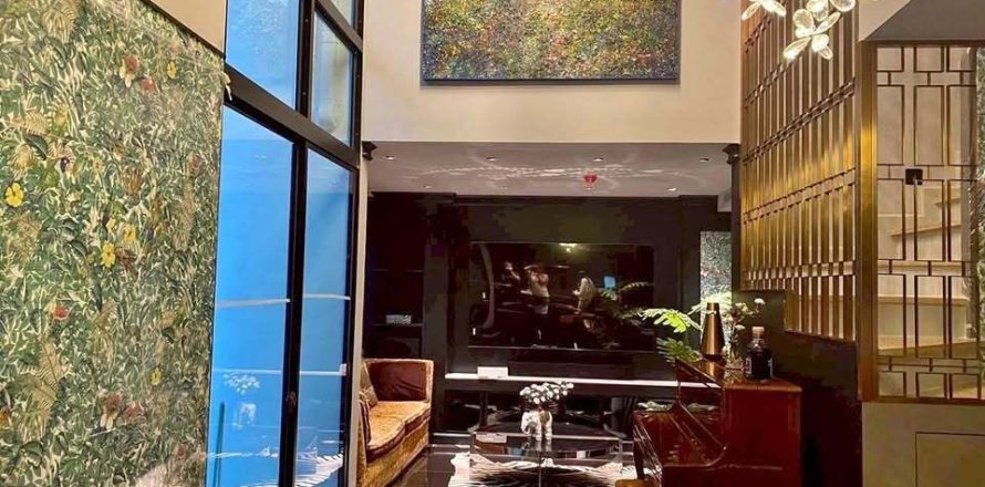 Condo in Pathum Wan, Bangkok, Thailand, 3 bedrooms  № 169001