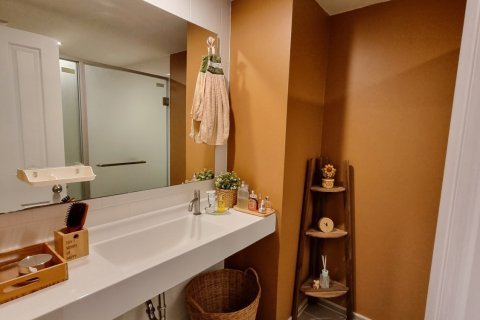 Condo in Bangkok, Thailand, 2 bedrooms  № 148777 - photo 13