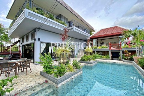 House in Pattaya, Thailand 4 bedrooms № 198695