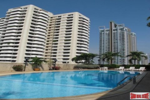 Apartment in Bangkok, Thailand 2 bedrooms № 193769 - photo 4