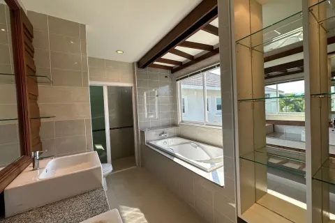 House in Chiang Mai, Thailand 4 bedrooms № 162846 - photo 10