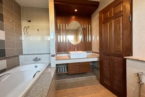 House in Chiang Mai, Thailand 4 bedrooms № 162846 - photo 12