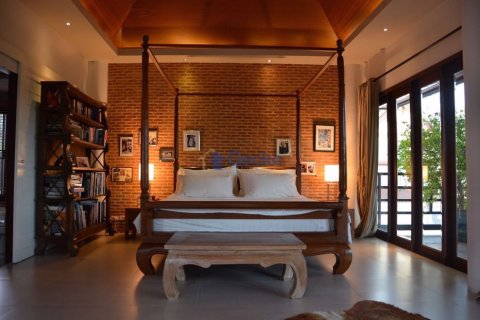 House in Pattaya, Thailand 5 bedrooms № 196890 - photo 11