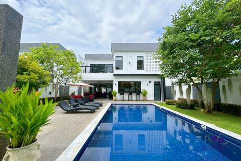 Villa in Chiang Mai, Thailand 4 bedrooms № 162667 - photo 2