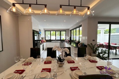 Villa in Chiang Mai, Thailand 4 bedrooms № 162667 - photo 29