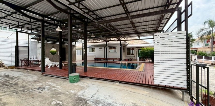 House in Chiang Mai, Thailand 3 bedrooms № 162664