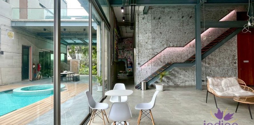 Коммерческая недвижимость в Чиангмае, Таиланд 1500м2  № 162669