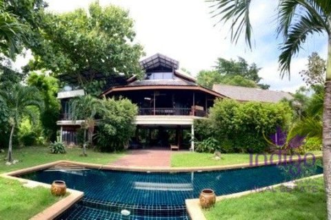 Вилла в Чиангмае, Таиланд с 4 спальнями  № 162670