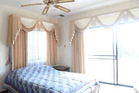 House in Pattaya, Thailand 5 bedrooms № 193442 - photo 3