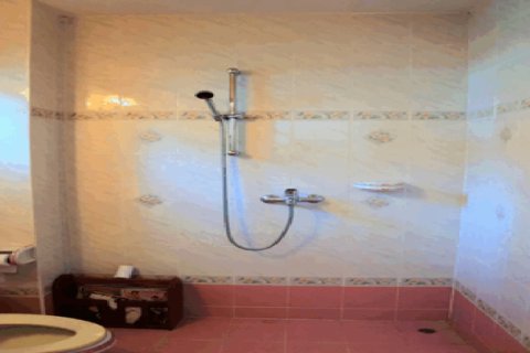 House in Pattaya, Thailand 5 bedrooms № 193442 - photo 4