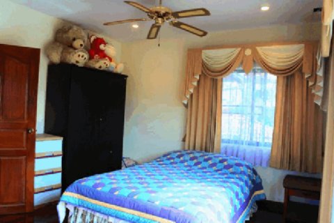 House in Pattaya, Thailand 5 bedrooms № 193442 - photo 5