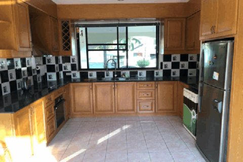 House in Pattaya, Thailand 4 bedrooms № 193443 - photo 4