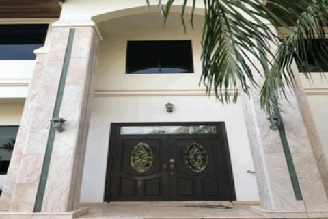 House in Pattaya, Thailand 4 bedrooms № 193443 - photo 5
