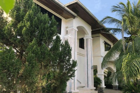 House in Pattaya, Thailand 4 bedrooms № 193443