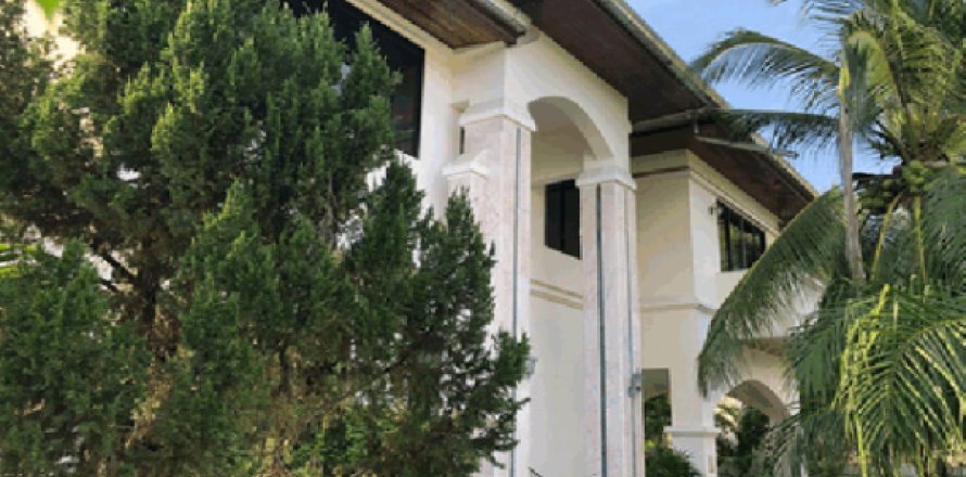 House in Pattaya, Thailand 4 bedrooms № 193443