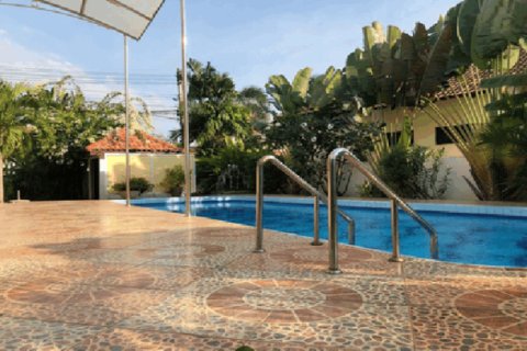 House in Pattaya, Thailand 4 bedrooms № 193443 - photo 3