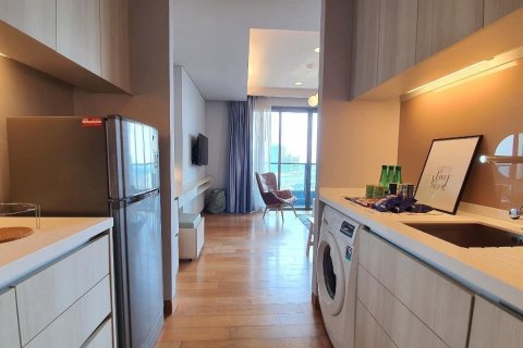 Condo in Bangkok, Thailand, 2 bedrooms № 143191 - photo 2