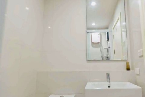 Condo in Phuket, Thailand, 2 bedrooms  № 135668 - photo 9