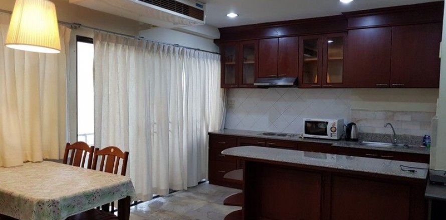 Studio in the Condo in Khlong Toei, Bangkok, Thailand  № 136026