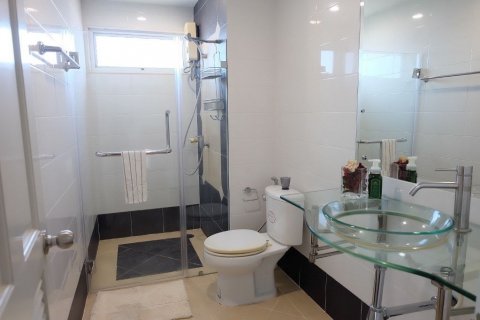 Кондоминиум с 2 спальнями в Чатучаке, Бангкок, Таиланд № 141032 - фото 13