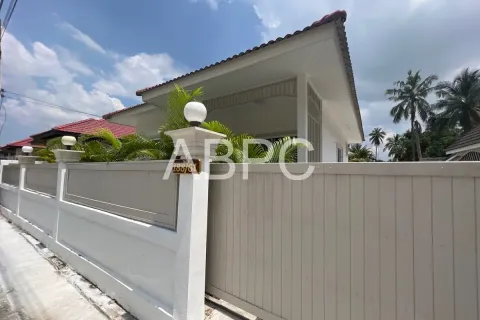 Casa de 2 dormitorios en Pattaya, Tailandia № 211063 - foto 12