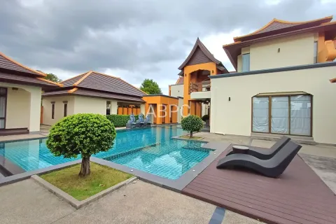 Casa de 5 dormitorios en Pattaya, Tailandia № 211060 - foto 13