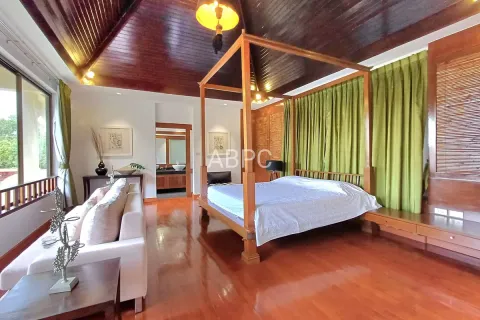 Casa de 5 dormitorios en Pattaya, Tailandia № 211060 - foto 19