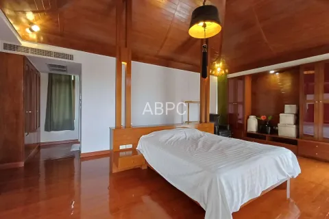 Casa de 5 dormitorios en Pattaya, Tailandia № 211060 - foto 20