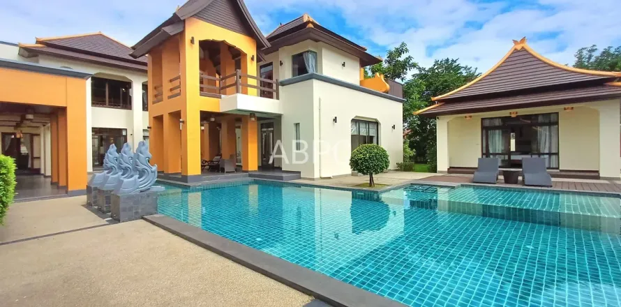 Casa de 5 dormitorios en Pattaya, Tailandia № 211060