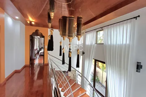 Casa de 5 dormitorios en Pattaya, Tailandia № 211060 - foto 9