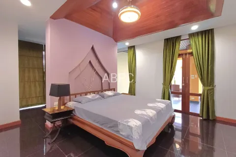 Casa de 5 dormitorios en Pattaya, Tailandia № 211060 - foto 12
