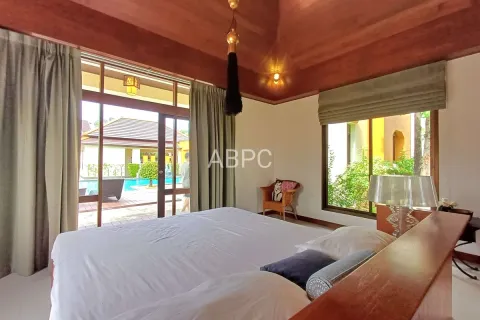 Casa de 5 dormitorios en Pattaya, Tailandia № 211061 - foto 10