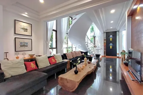 Casa de 5 dormitorios en Pattaya, Tailandia № 211061 - foto 16