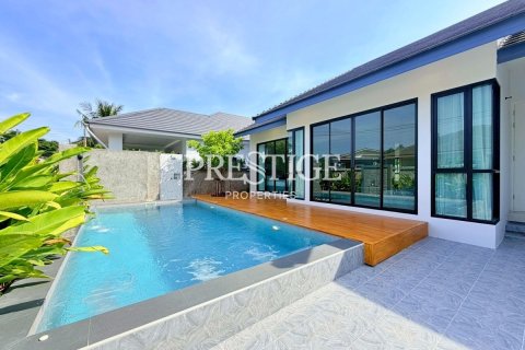 House in Pattaya, Thailand 4 bedrooms № 197858