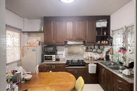 House in Thawi Watthana, Bangkok, Thailand 4 bedrooms № 141505 - photo 3