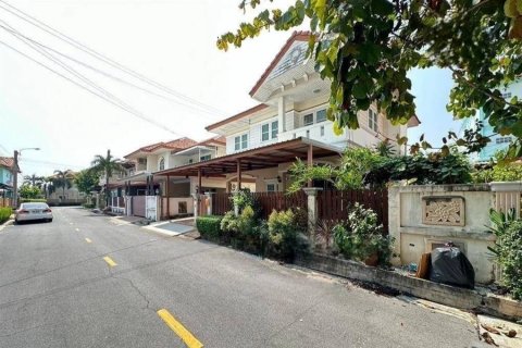 House in Thawi Watthana, Bangkok, Thailand 4 bedrooms № 141505 - photo 9