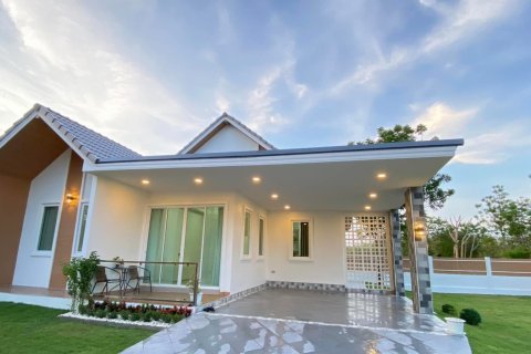 House in Hua Hin, Thailand 3 bedrooms № 141494 - photo 1