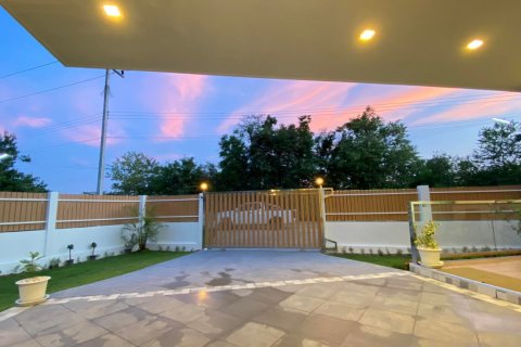 House in Hua Hin, Thailand 3 bedrooms № 141494 - photo 14