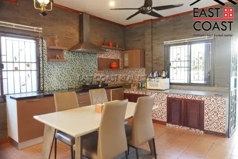 Casa de 2 dormitorios en Pattaya, Tailandia № 213631 - foto 2