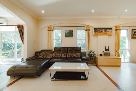 Villa in Hang Dong, Thailand 7 bedrooms № 149866 - photo 8