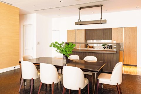 Condo in Bangkok, Thailand, 3 bedrooms  № 180882 - photo 4