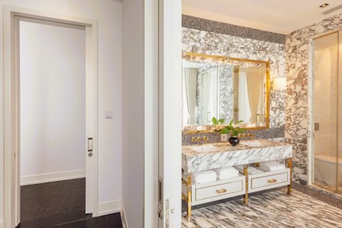 Condo in Bangkok, Thailand, 3 bedrooms  № 180882 - photo 14